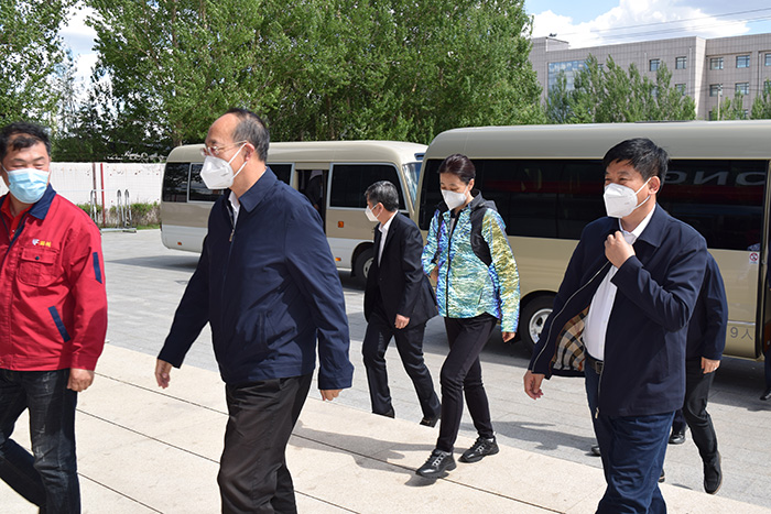 吉林省委常委、常务副省长吴靖平光临Z6人生就是博出产基地督导调研