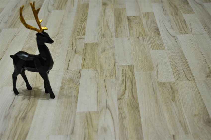 Z6人生就是博强化复合地板2810